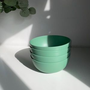 4 Green bowls
